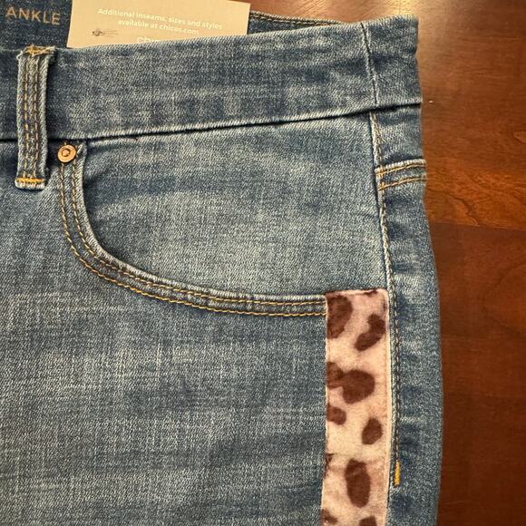 Jeans with leopard track stripe Slim Leg Size 16 NWT - Picture 3 of 4
